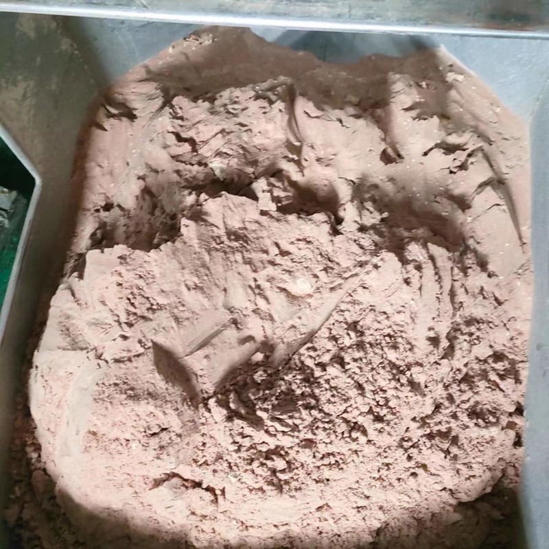 Plasma animal seco amarillo débil con un nivel de lisina igual o superior al 4% aplicado en la alimentación animal